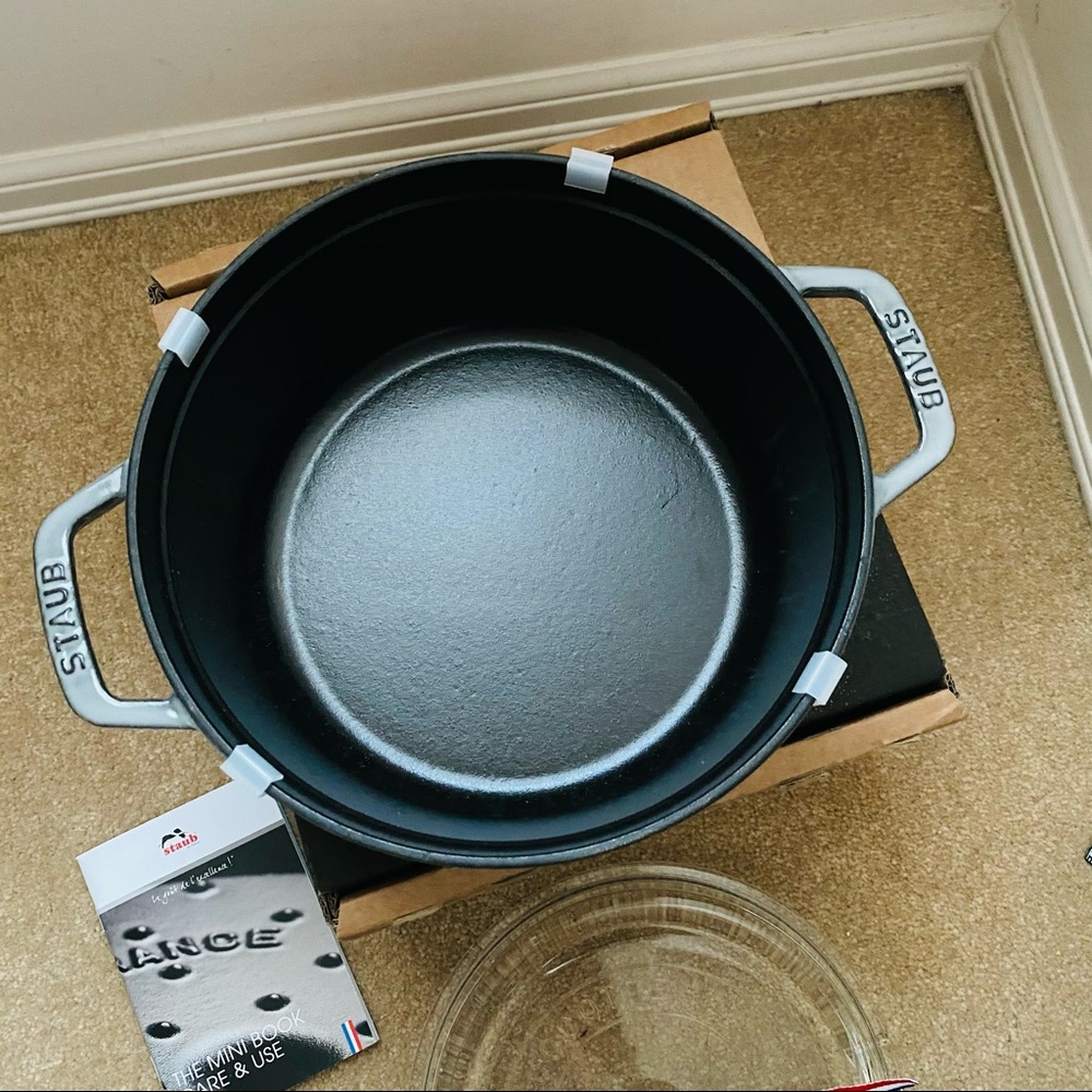 Staub New 24 4qt Grey glass lid - Picture 6 of 13
